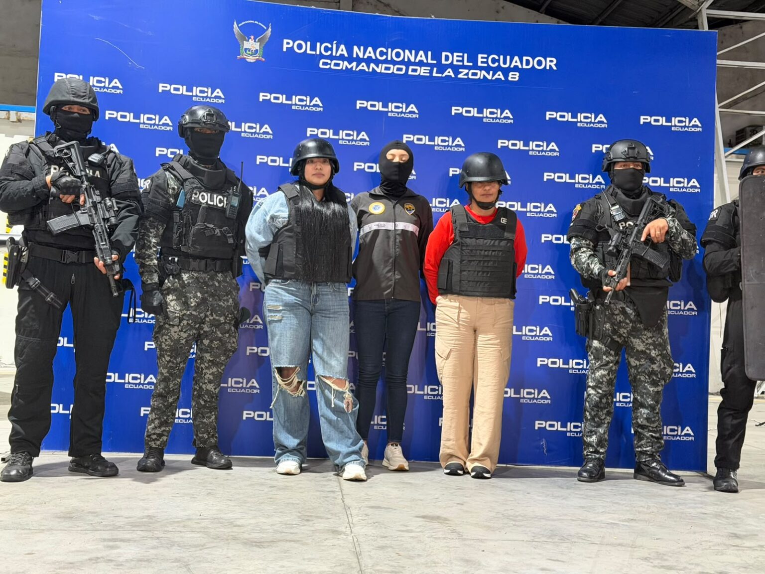 Esposa e hija de alias “Fito” llegan a Guayaquil tras ser expulsadas de Colombia e ingresan a La Roca